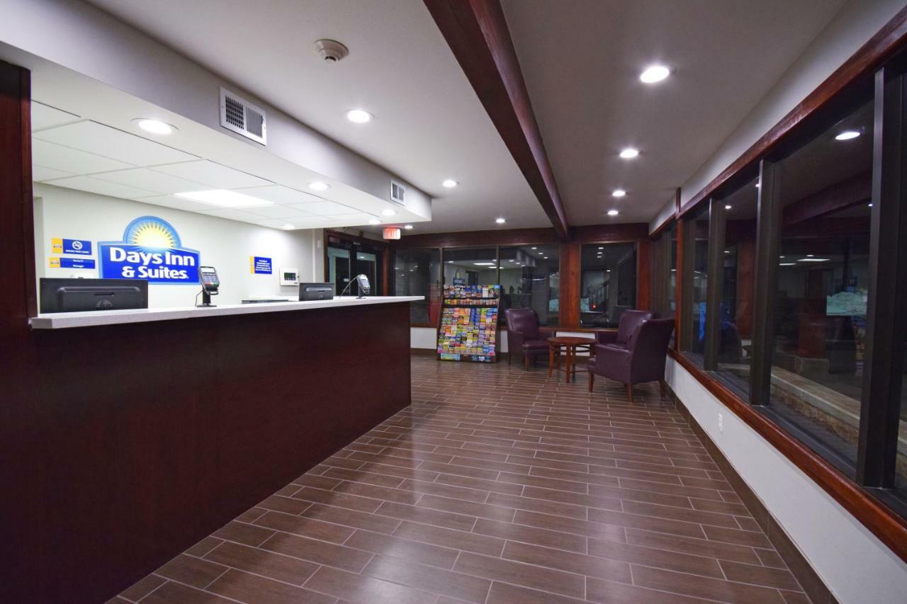 Days Inn & Suites By Wyndham Wisconsin Dells Exterior foto