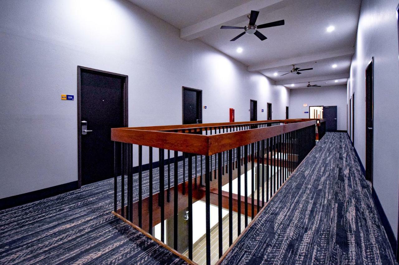 Days Inn & Suites By Wyndham Wisconsin Dells Exterior foto